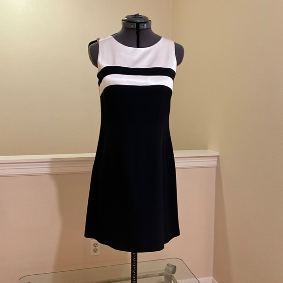 Size 6, fits like size 2, CDC color lock dress office appropriate - Picture 2 of 4